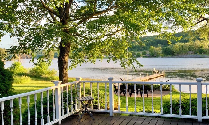 Marietta Casa | Available on Labor Day: Modern lake house w/ private lakefront, fire pit, kayaks
