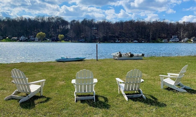 Cassopolis Casa | Modern Lakefront Home w/Fireplace near Ski Resort and Notre Dame