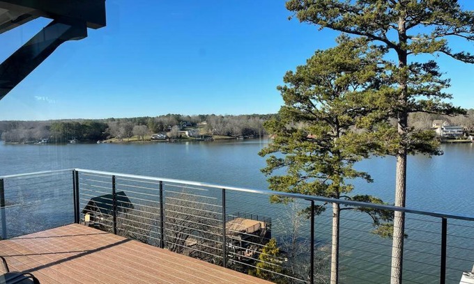 Hickory Casa | Modern Lakefront Views at Lake Hickory Haven