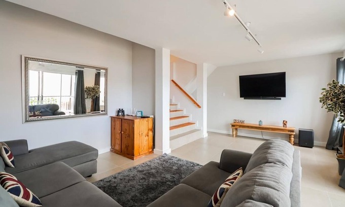 Old Place Apartamento | Modern Lakeside 3 Story Apartment situated on the Knysna Lagoon