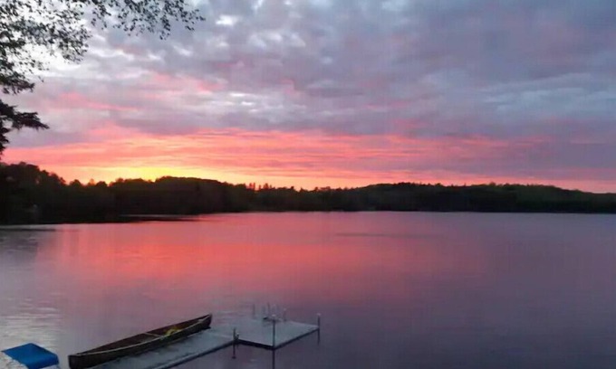 South River Cabina | Modern lakeside Cabin with Family Amentities