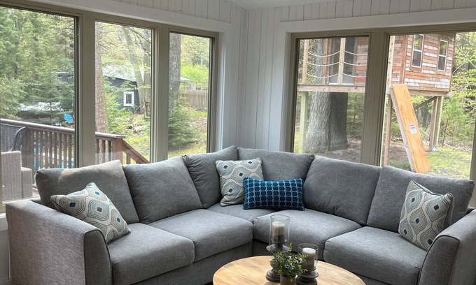 Sheboygan Casa | Modern Lakeside House with Treehouse