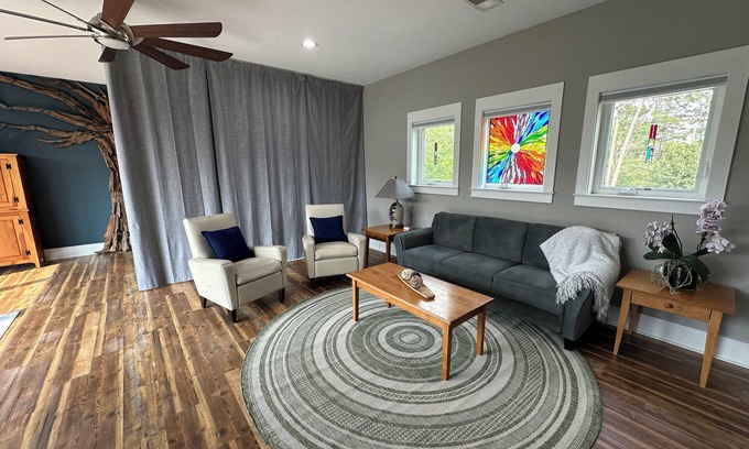 Moncks Corner Apartamento | Modern Lakeview Studio / Peaceful Executive Retreat near Charleston, SC