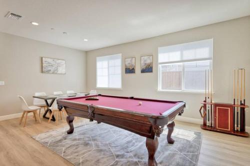 Fairfield Casa | Modern Large Home in Wine Country