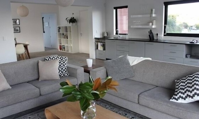 Surfdale Apartamento | Apartamento moderno, amplio y abierto de 1 dormitorio.