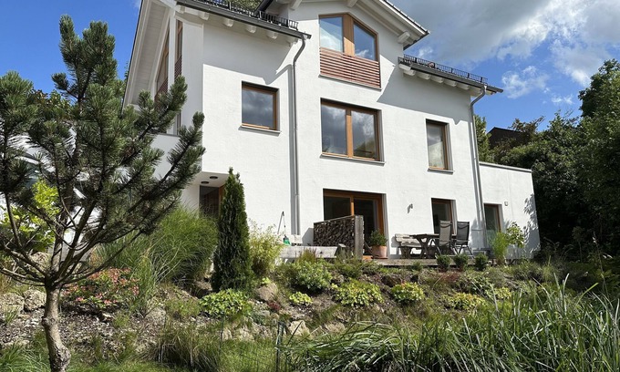Konigsdorf Apartamento | Moderno, gran terraza, jardín y mucho sol.