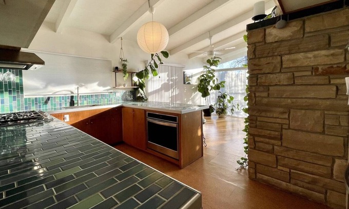 Merced Casa | Modern, Light filled & Cozy 3bed Home