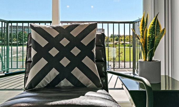 Warrenville Condominio | Modern Living 1BR in Warrenville