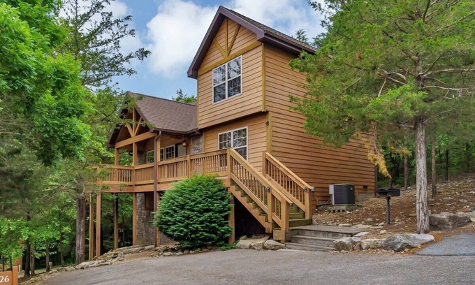 Branson West Cabina | Modern Lodge, 3 Miles from Silver Dollar City!