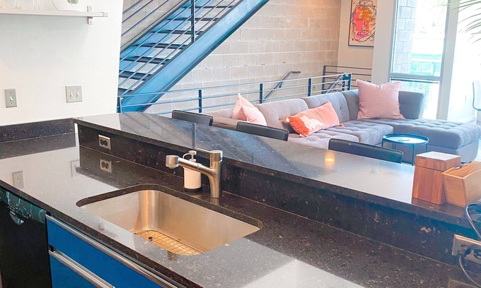 South Main Historic District Condominio | Modern Loft in South Main Arts District