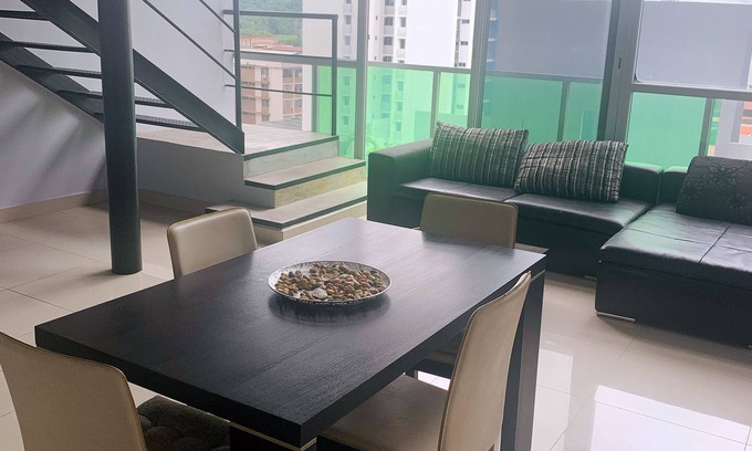El Cangrejo Apartamento | Modern loft-style, 2 level apartment with city views, cover parking and pool.
