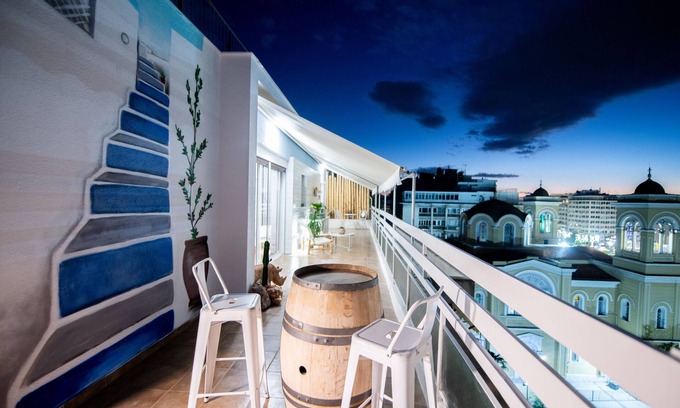 Piraeus Apartamento | Modern Loft with panoramic view. Central location next to metro,train,harbor.