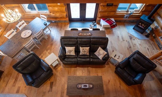 Alban Cabina | Modern Log Cabin Retreat! Perfect for nature getaways in the French River.