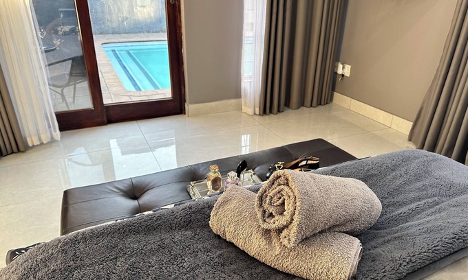Meyersdal Casa | Modern lovely 3 bedroom retreat with pool and kitchen with essentials