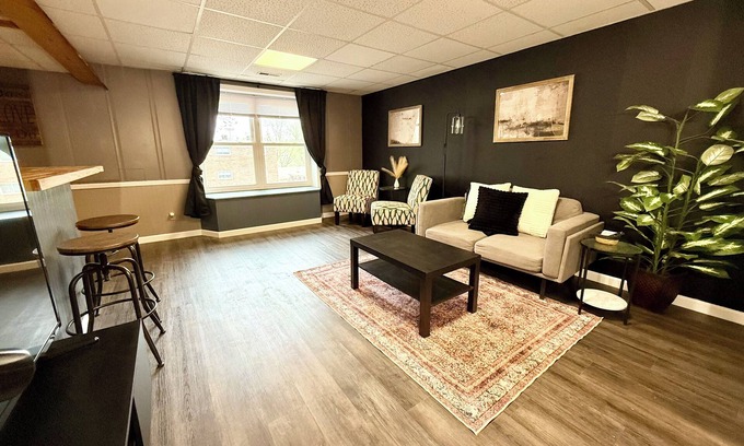Festus Casa | Modern Lower-Level Apartment in the Heart of Festus