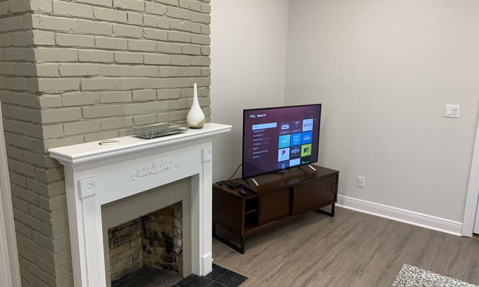 Mobile Casa | Modern lower level midtown apartment with cable and high speed internet!