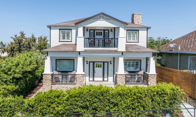Grant Hill Casa | Modern Lux Home: 4B/3B Retreat: Close to Downtown!