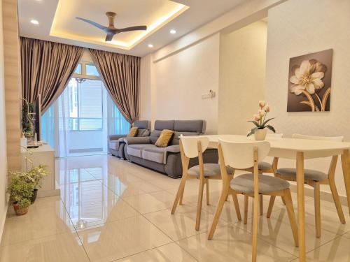 Tebrau Apartamento | Modern Lux - Walking Distance to Mt Austin 6 Pax