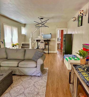 Columbus Casa | Modern Luxe 3BR 1BA with Bar 9