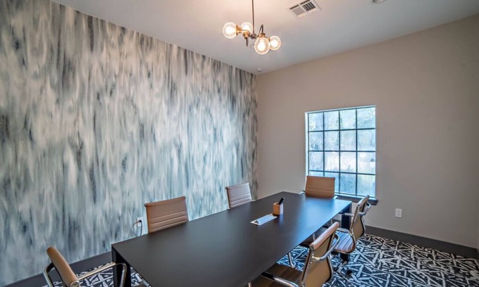 Pleasant Valley Apartamento | Modern Luxe 4BR 4BA Retreat in East Riverside, Austin - Ideal for Families & Gro