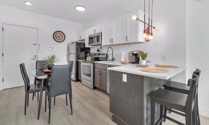 Elizabeth Apartamento | Modern luxe apt Airport+ NYC