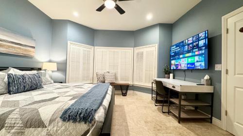 San Jose Casa | Modern Luxe King Suite in Heart of San Jose