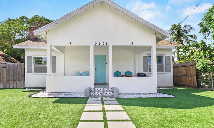 Palm Beach - West Palm Beach Casa | Modern Luxe Retreat w/Hot Tub: 5 Mins to Beach