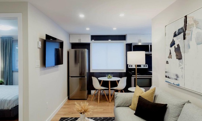 Beacon Hill South - Cardinal Heights Apartamento | Modern, Luxurious Apartment near Downtown Ottawa