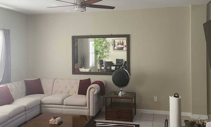 Carrollton Casa | Modern Luxurious Comfortable House 9 mins to Legacy West, and other dine-in area