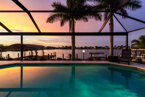 Eight Lakes Casa | Modern, Luxurious, Waterfront home with Heated Pool - Villa Dock Holiday - Roelens Vacations