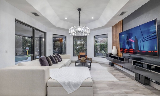 Lakefield South Casa | Modern Luxury 4 Bedroom Home in Wellington