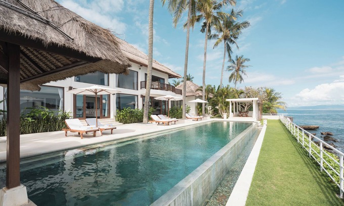 Manggis Villa | Modern Luxury 5 Bdr Ocean front Villa w/ Infinity Pool in Candidasa