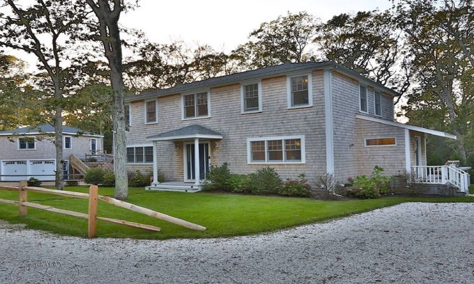 East Chop Casa | ¡NUEVO 5 camas, 4. 5 baños con sótano completo! A minutos del centro de Oak Bluffs.