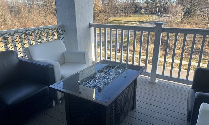 Kentwood Apartamento | Modern Luxury Apartment near GRR Airport, Woodland Mall, 10 miles to GR downtown