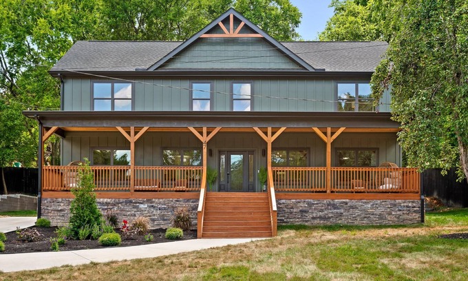 Rossville Casa | Modern Luxury + Comfort Pet-Friendly Home Close to Chattanooga