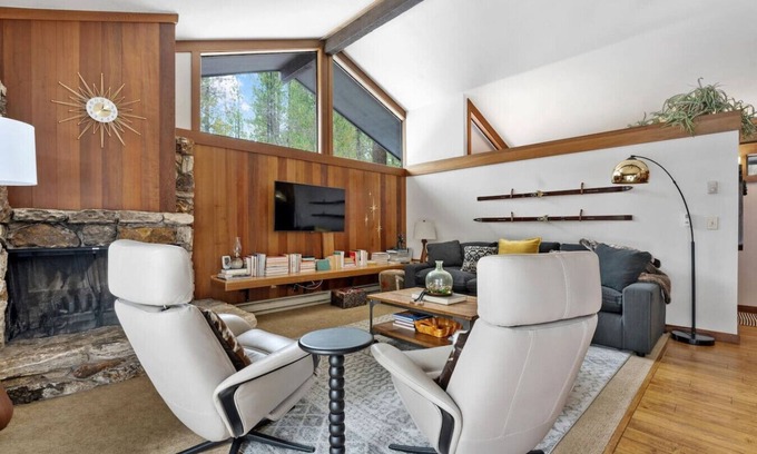 Graeagle Cabina | Modern Luxury Golf Cabin, Pets, A/C, couples