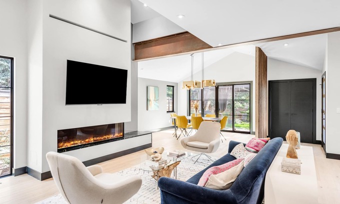 Newlands Casa | Modern Luxury Home Convenient to Downtown & Pearl
