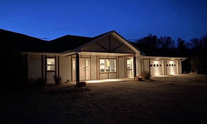 Dubois Casa | Modern Luxury Home on the River w/ 3 Bedrooms