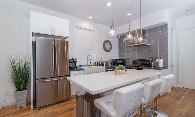 Ralph Bunche Casa | Modern Luxury House closed to San Francisco & Berkerly & DT Oakland & Alameda