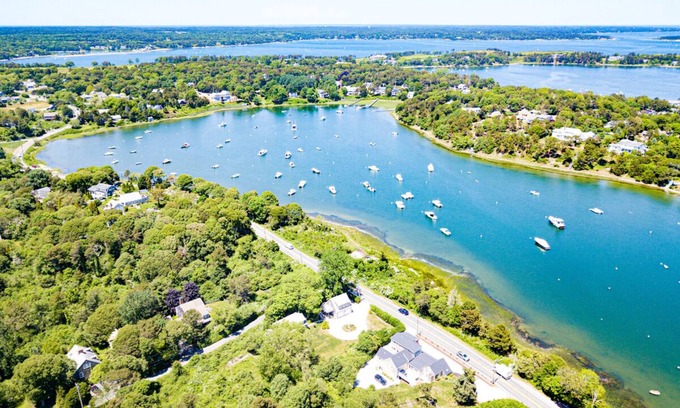 North Chatham Casa | Modern Luxury in Chatham with Water Views: 875-C