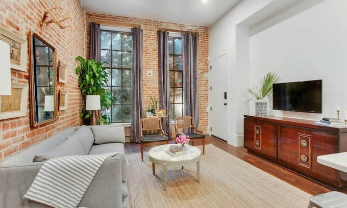 Central Business District Hotel | This hotel is a 4 bedroom(s), 4 bathrooms, located in New Orleans, LA.