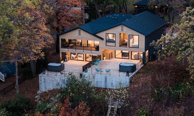 Afton Casa | Modern Luxury Lakefront w/ Hot Tub, Unbelievable Views!