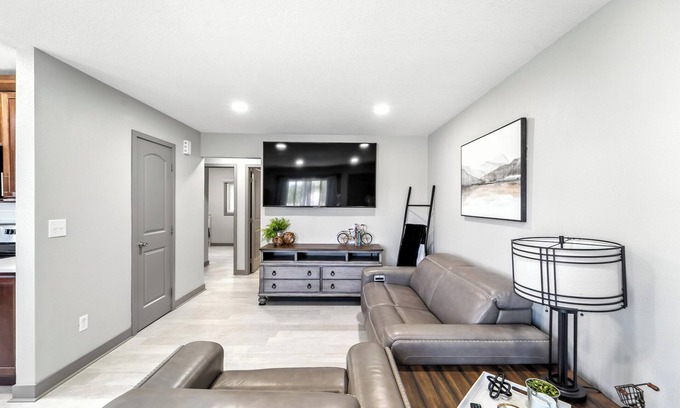 Pleasant Hill Casa | Modern, Luxury Living in Bright, Spacious 2BR / Luxury / Washer / Parking