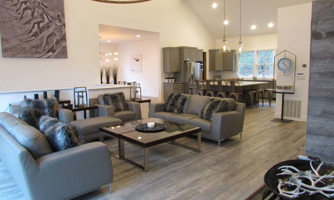 Cullowhee Casa | Modern Mountain Lakside Luxury Getaway en Lake Glenville, NC