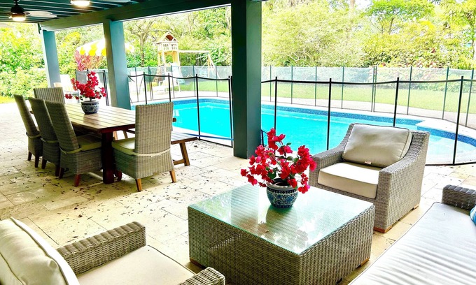 Palmetto Bay Casa | Modern Luxury Oasis 4BR Sleeps 8 Heated Pool Near Ocean & Keys