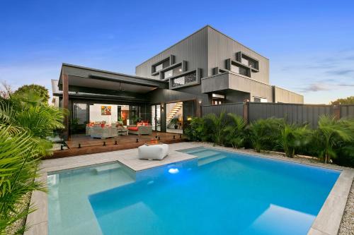 Minyama Casa | Modern Luxury Pool Oasis