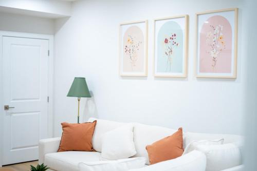 Northwest Calgary Casa | Modern Luxury Stay - Airport, Banff, Rockies Route