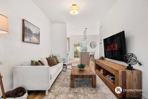 Springbank Hill Casa | Modern Luxury Townhome near Aspen Landing and Winsport