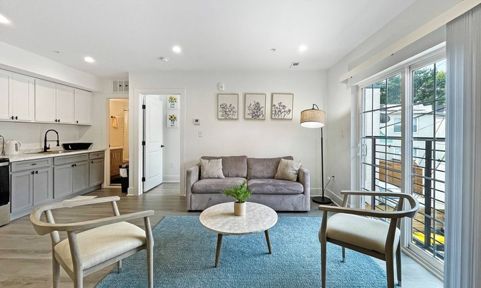 Petworth Cama Y Desayuno | Modern & Luxury Unit | In-House Services