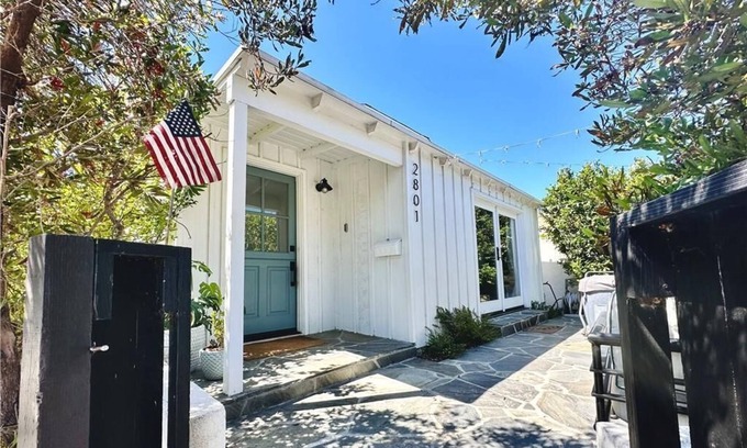 Tree Section Casa | Modern Manhattan Beach Bungalow